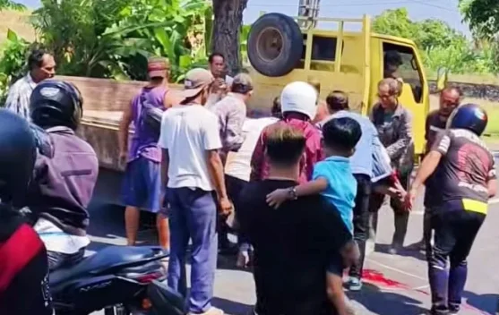 Kondisi jalan umum Denpasar-Gilimanuk di Banjar Yehembang, Jembrana, lokasi terjadinya tabrakan maut yang melibatkan dua sepeda motor.