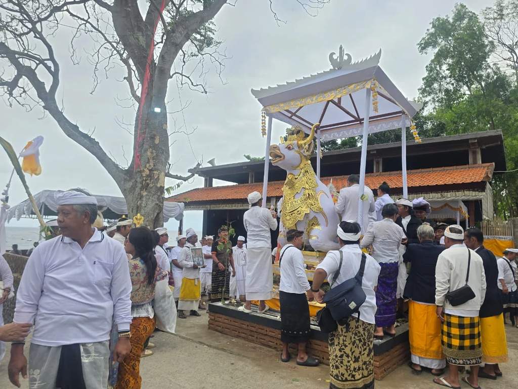 Suasana rangkaian upacara pelebon Ida Pandita Mpu Acharya Nanda di Graha Yadnya Krematorium Tyaga Margananda, Ujung Mantri, Karangasem.